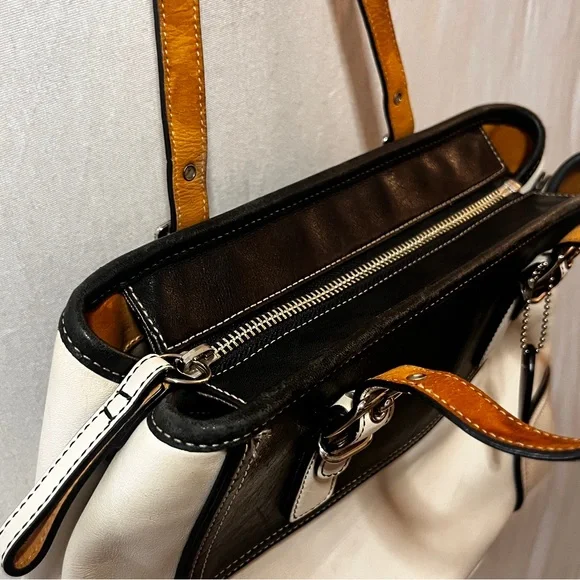 Coach - Picture 14 of 14